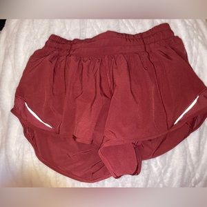 garnet lululemon hotty hot short 2.5 inch size 4